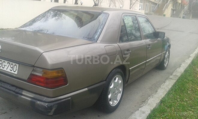 Mercedes E 250 1987, 390,000 km - 2.5 l - Bakı
