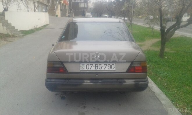 Mercedes E 250 1987, 390,000 km - 2.5 l - Bakı