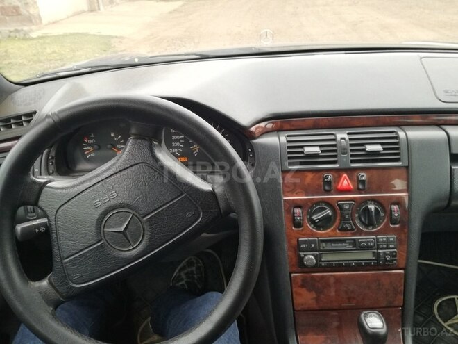 Mercedes E 240 1998, 301,000 km - 2.4 л - Gəncə