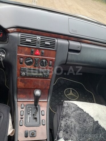 Mercedes E 240 1998, 301,000 km - 2.4 л - Gəncə
