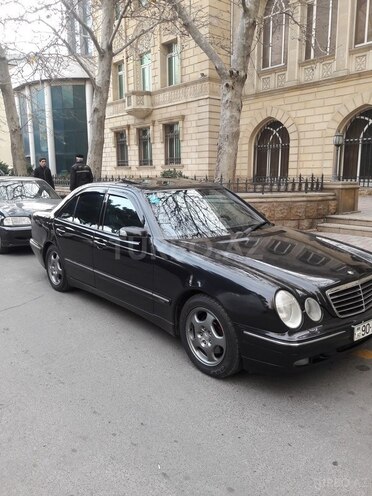 Mercedes E 270 2001, 293,000 km - 2.7 l - Bakı