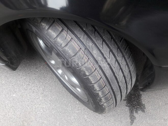 Mercedes E 270 2001, 293,000 km - 2.7 l - Bakı
