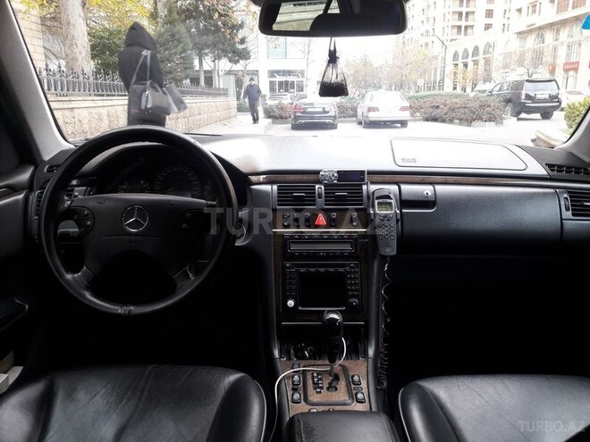 Mercedes E 270 2001, 293,000 km - 2.7 l - Bakı