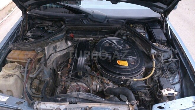 Mercedes E 260 1990, 23,400 km - 0.3 l - Bakı