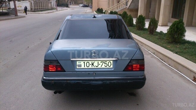 Mercedes E 260 1990, 234,000 km - 2.6 l - Bakı