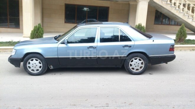 Mercedes E 260 1990, 234,000 km - 2.6 l - Bakı