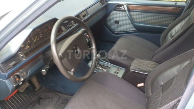 Mercedes E 260 1990, 234,000 km - 2.6 l - Bakı