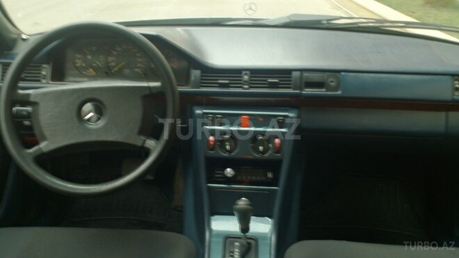 Mercedes E 260 1990, 234,000 km - 2.6 l - Bakı