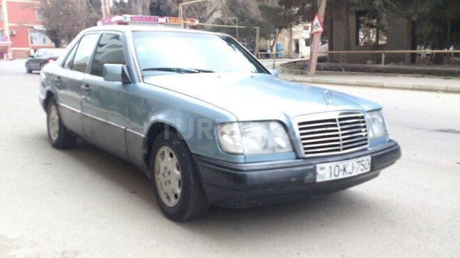 Mercedes E 260 1990, 234,000 km - 2.6 l - Bakı