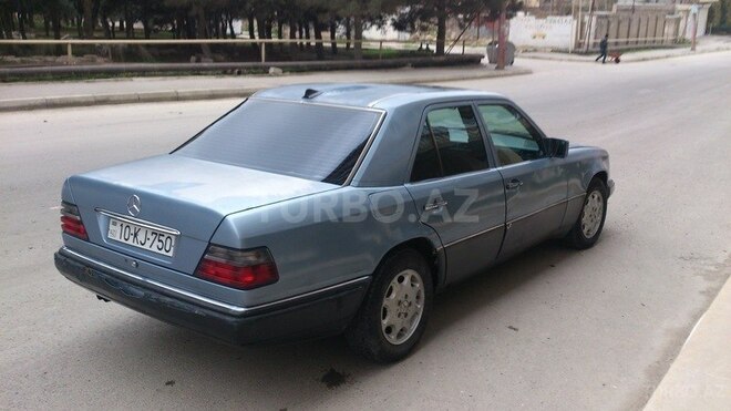 Mercedes E 260 1990, 234,000 km - 2.6 l - Bakı