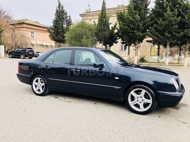Mercedes E 240 1998, 298,000 km - 2.4 l - Sumqayıt