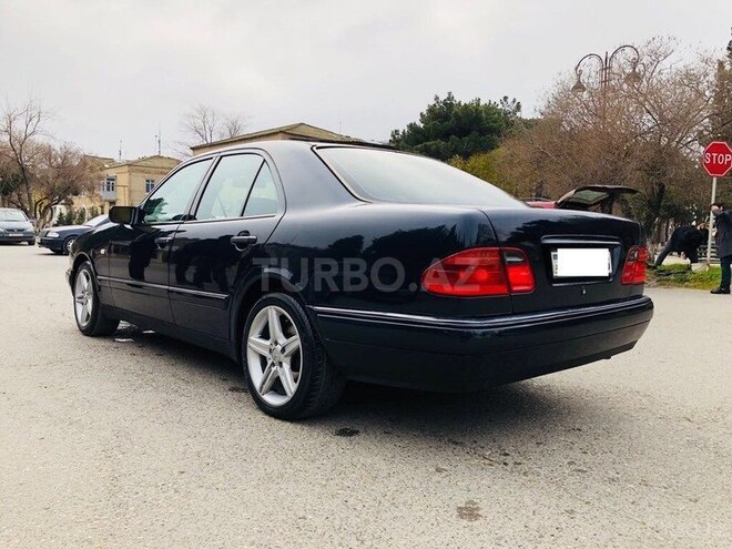 Mercedes E 240 1998, 298,000 km - 2.4 l - Sumqayıt