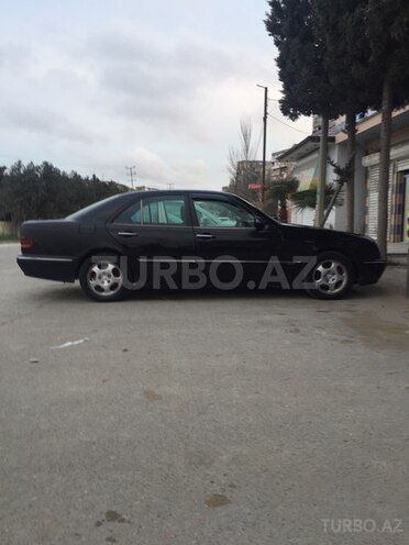 Mercedes E 220 2002, 368,000 km - 2.2 l - Bakı
