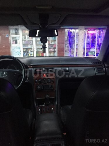 Mercedes E 220 2002, 368,000 km - 2.2 l - Bakı