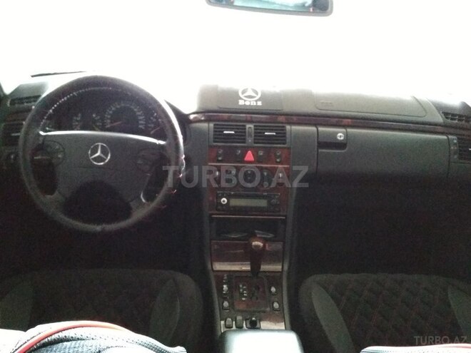 Mercedes E 240 2001, 283,000 km - 2.6 l - Bakı