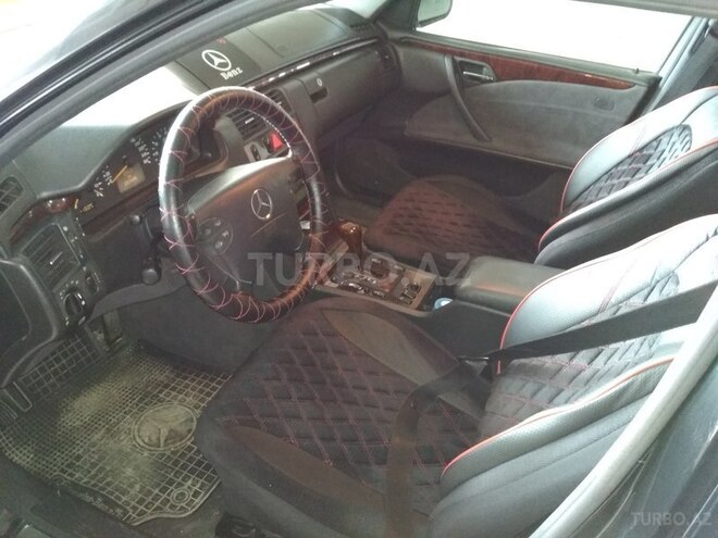 Mercedes E 240 2001, 283,000 km - 2.6 l - Bakı