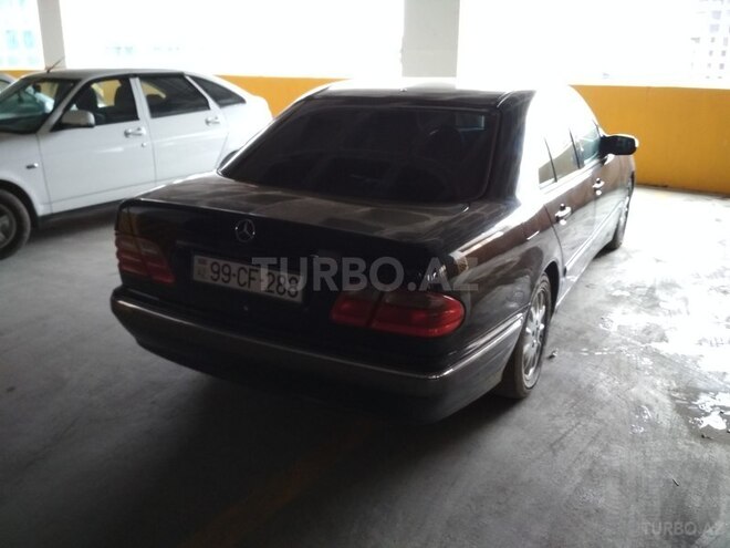 Mercedes E 240 2001, 283,000 km - 2.6 l - Bakı