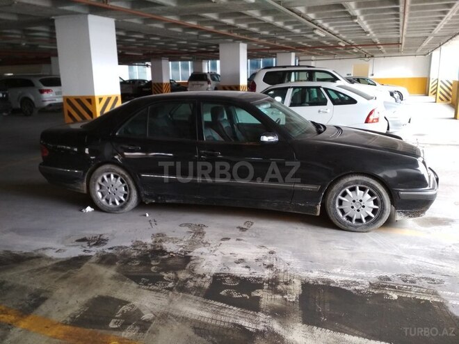 Mercedes E 240 2001, 283,000 km - 2.6 l - Bakı