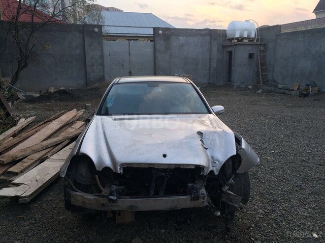 Mercedes E 320 2002, 210,000 km - 2.4 l - Gəncə