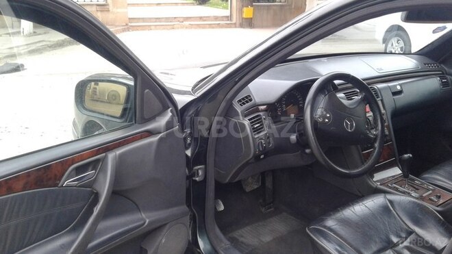 Mercedes E 220 2000, 341,000 km - 2.2 l - Bakı