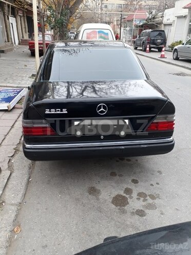Mercedes E 260 1990, 332,500 km - 2.6 l - Bakı