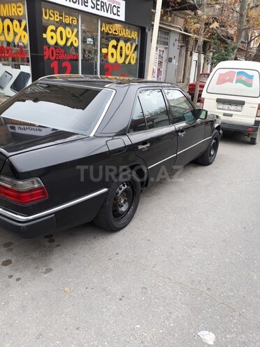 Mercedes E 260 1990, 332,500 km - 2.6 l - Bakı