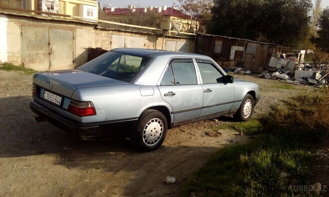 Mercedes E 300 1987, 340,000 km - 3.0 l - Sumqayıt