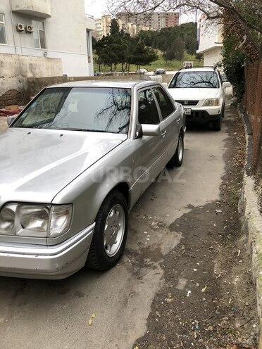 Mercedes E 250 1995, 650,000 km - 2.5 l - Bakı
