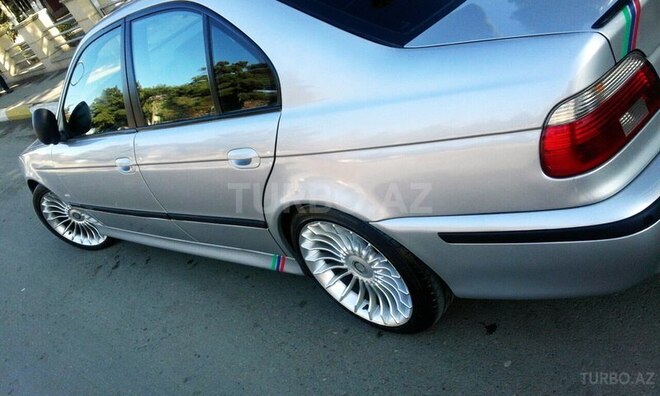 BMW 530 2001, 290,000 km - 3.0 l - Beyləqan