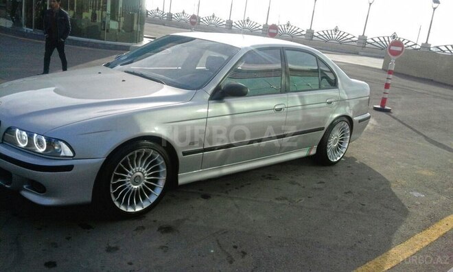 BMW 530 2001, 290,000 km - 3.0 l - Beyləqan