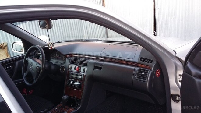 Mercedes E 240 2000, 316,000 km - 2.4 l - Bərdə