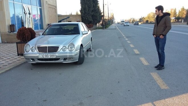 Mercedes E 240 2000, 316,000 km - 2.4 l - Bərdə