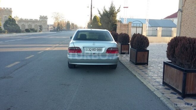 Mercedes E 240 2000, 316,000 km - 2.4 l - Bərdə