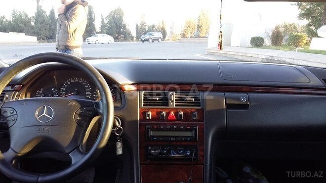 Mercedes E 240 2000, 316,000 km - 2.4 l - Bərdə