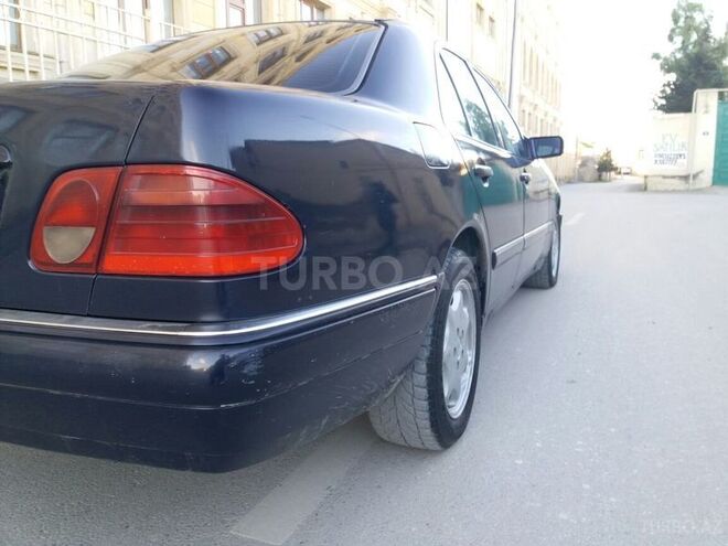 Mercedes E 220 1996, 250,000 km - 2.2 l - Bakı