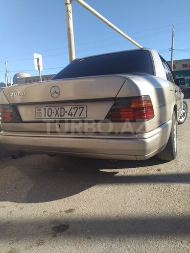 Mercedes E 200 1985, 484,000 km - 2.0 l - Kürdəmir