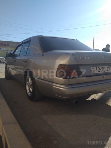 Mercedes E 200 1985, 484,000 km - 2.0 l - Kürdəmir