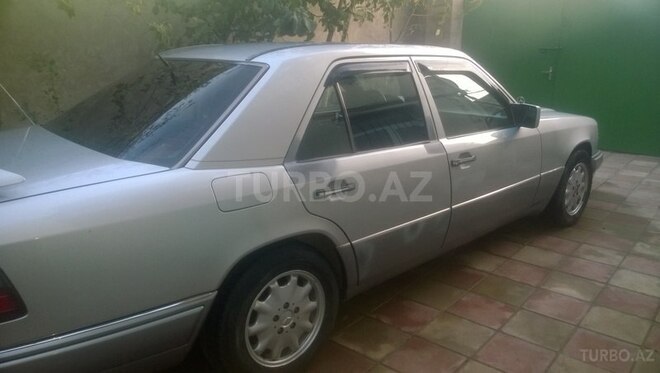 Mercedes E 200 1995, 497,000 km - 2.0 l - Bakı