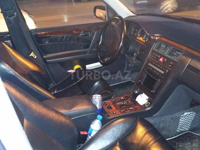 Mercedes E 280 1998, 223,756 km - 2.8 l - Mingəçevir