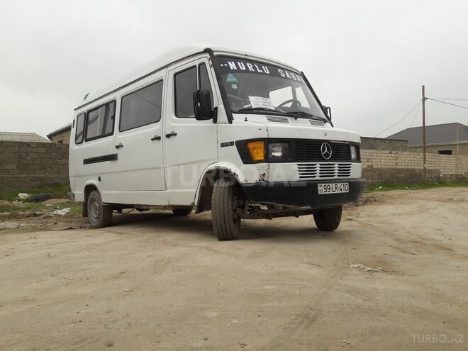 Mercedes 208 D 1990, 300,000 km - 2.3 л - Bakı
