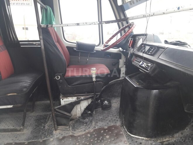 Mercedes 208 D 1990, 300,000 km - 2.3 л - Bakı
