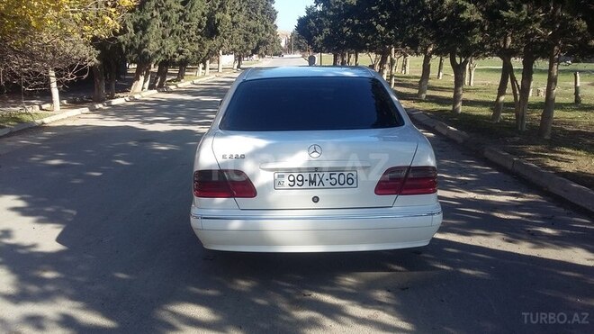 Mercedes E 220 2001, 300,000 km - 2.2 л - Bakı