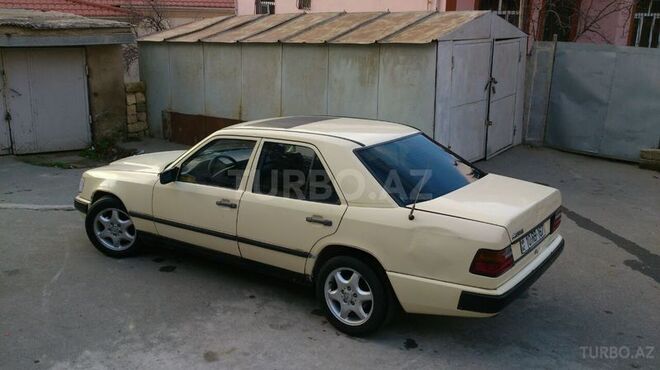 Mercedes E 230 1985, 23,400 km - 2.3 l - Bakı