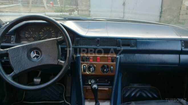 Mercedes E 230 1985, 23,400 km - 2.3 l - Bakı