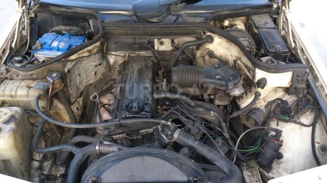Mercedes E 230 1985, 23,400 km - 2.3 l - Bakı