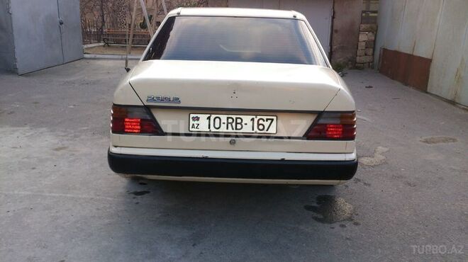 Mercedes E 230 1985, 23,400 km - 2.3 l - Bakı