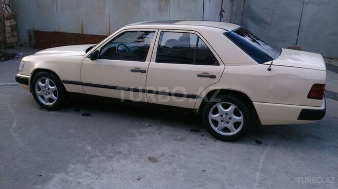 Mercedes E 230 1985, 23,400 km - 2.3 l - Bakı