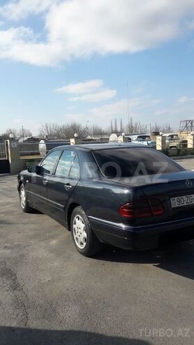 Mercedes E 220 1999, 365,896 km - 2.2 л - Bakı