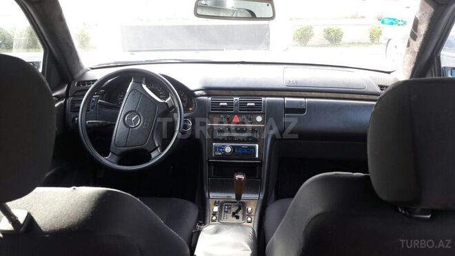 Mercedes E 220 1999, 365,896 km - 2.2 л - Bakı
