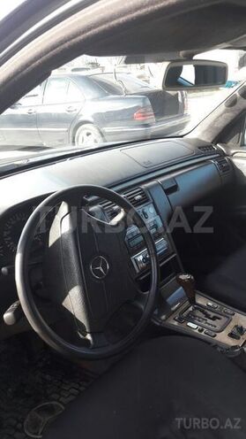 Mercedes E 220 1999, 365,896 km - 2.2 л - Bakı